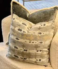 Decor Fifty-Five PILLOWS LOKE BLUE TOPAZ PILLOW| 22 X 22