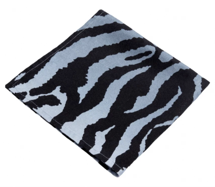 THE TABLE LINEN SATEEN TIGER NAPKIN SET | L'OBJET