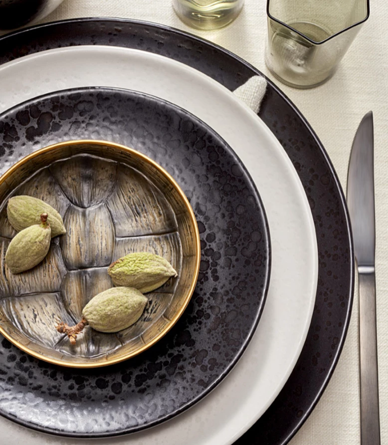 THE TABLE ALCHIMIE BLACK DINNERWARE | L'OBJET